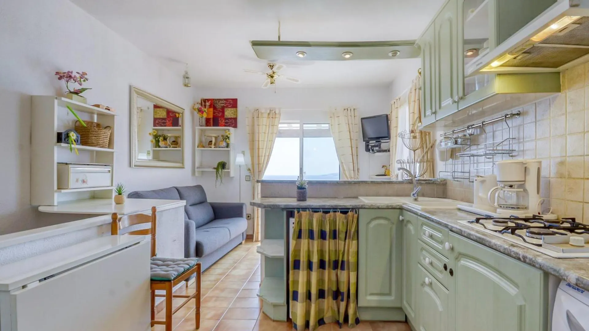 Apartment With Furnished Terrace Roses