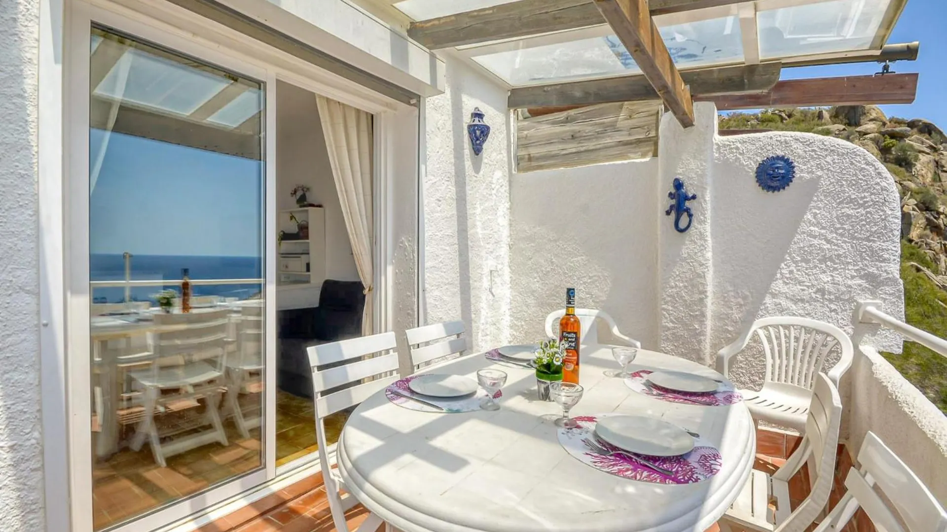 Apartment With Furnished Terrace Roses