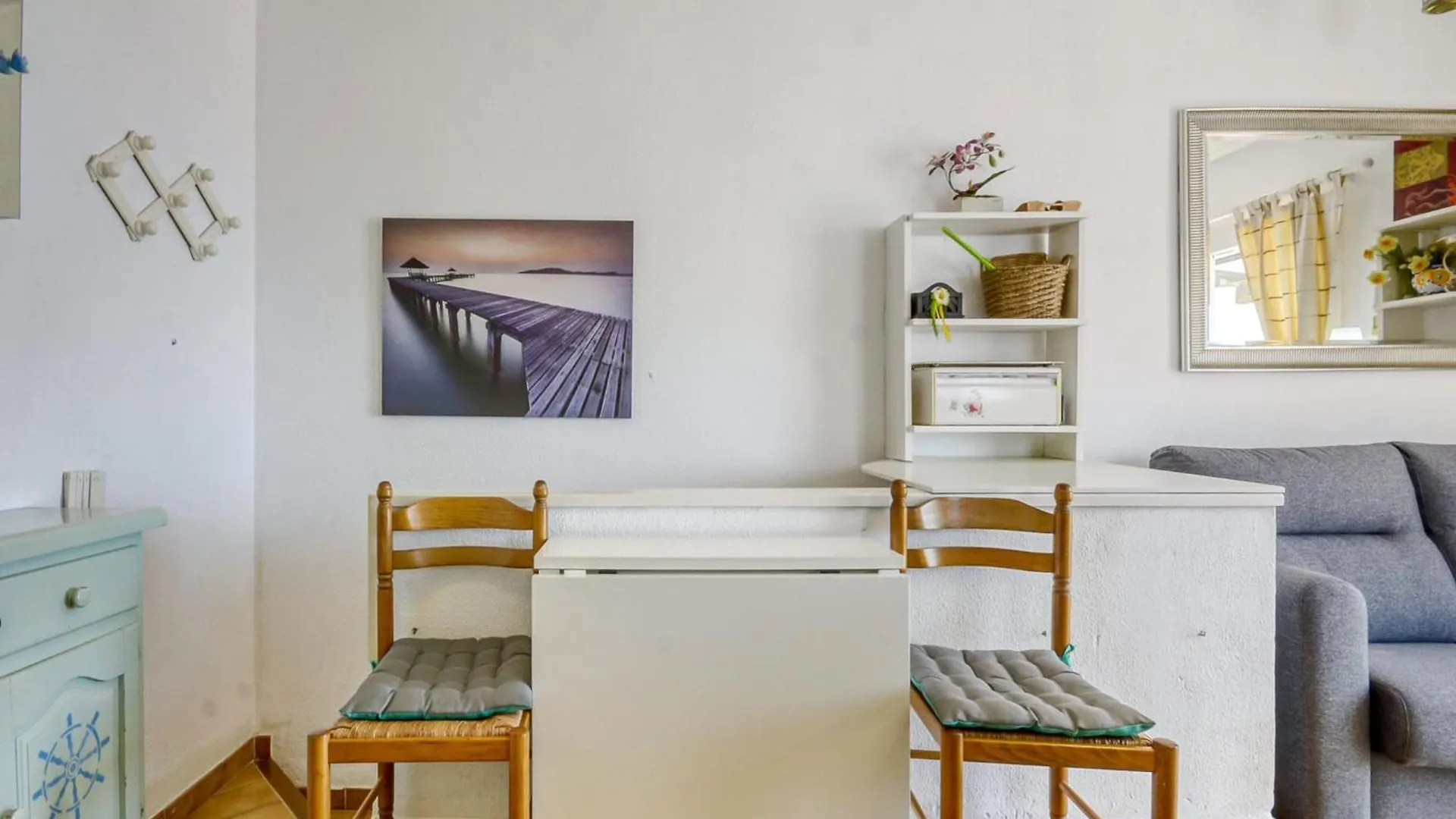 Apartment With Furnished Terrace Roses